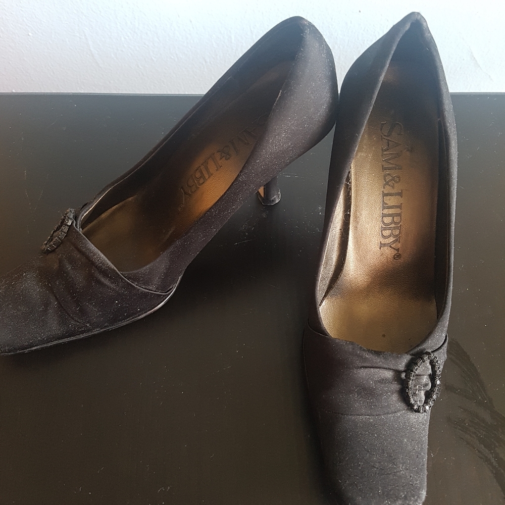 Sam & Libby Black Satin Heels with black circle jewelry - Picture 3 of 7